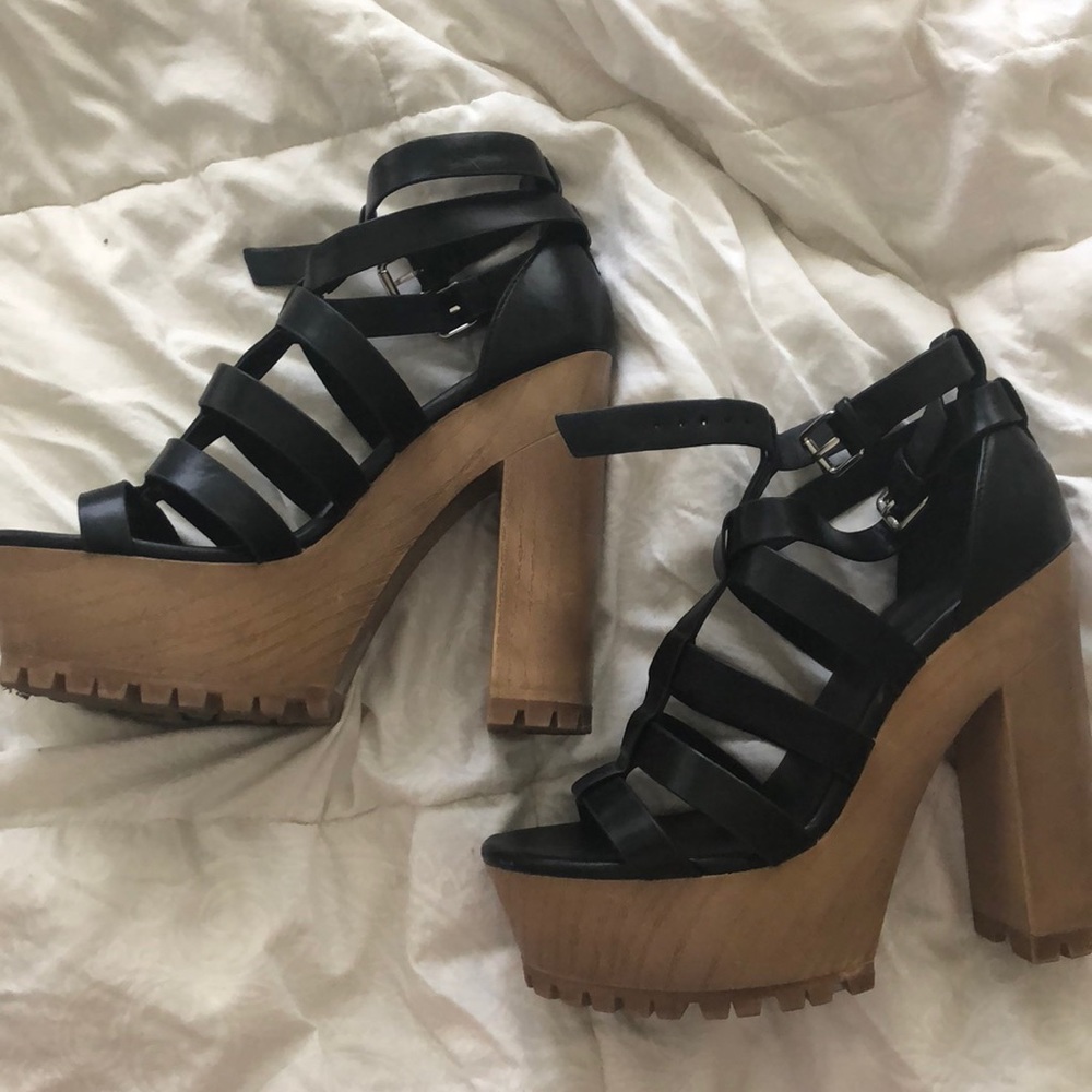 Black stewpot heels
